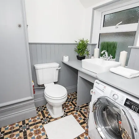 Feriehus Bright Modern Family House 15 Mins To Central *